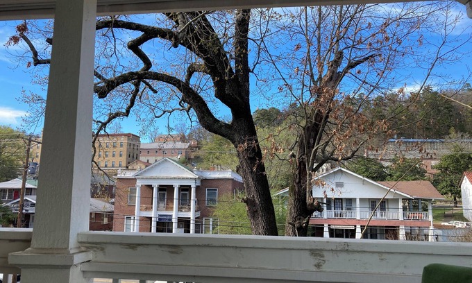 Hot Springs Apartment | Monthly Bathhouse Row Apartment: 1 Month for the Price of 1 Week!