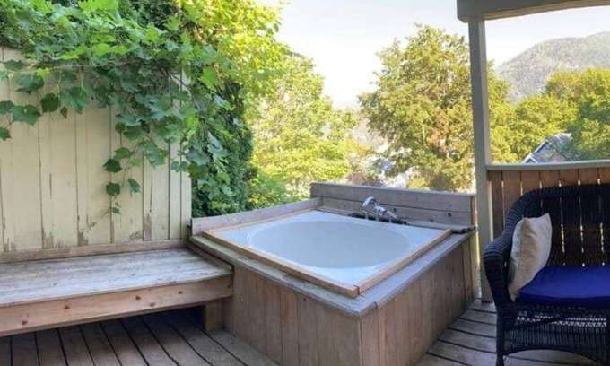 Nelson House | Monthly, Spacious, Central, with Sauna and outside Ofuru tub