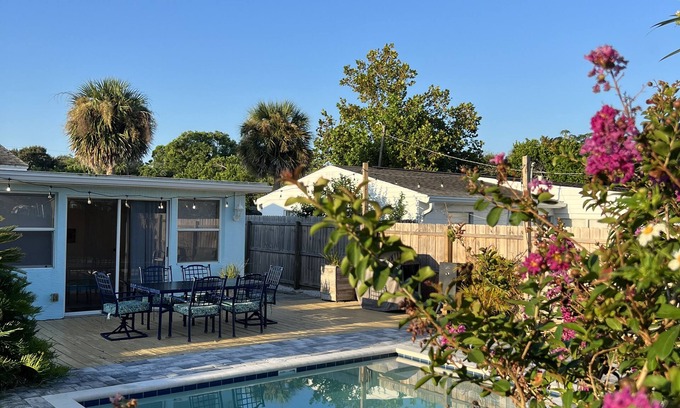 Roberta Heights In Oakdale Park House | Monthly specials!The Dolphin House! Pool home close to the beach & Pets Welcome