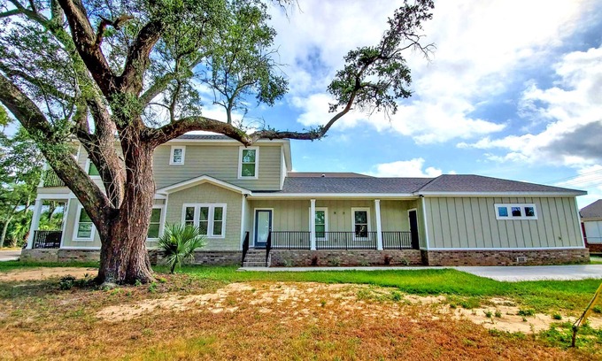 Downtown House | MONTHLY STAYS AVAIL! Pet Friendly Home in the Heart of Downtown Pensacola!