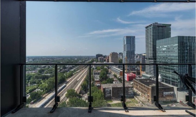 Southwest Condo | Monthly - Tour Des Canadiens Luxury Flat