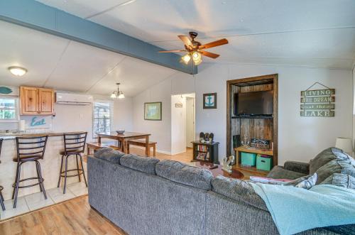 Monticello House | Monticello Home with Deck and Fire Pit Less Than 1 Mi to Water