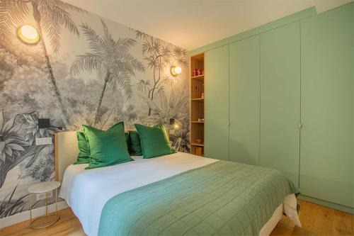 Quartier de Rochechouart Apartment | Montmartre Rochechouart - 1 Bed Apt Sleeps 2