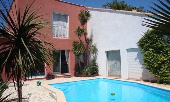 Perols Villa | Montpellier and seaside, beautiful villa for 15 people with swimming pool