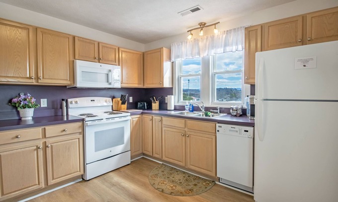 Fishersville House | Montrose Vintage Loft at Fishersville