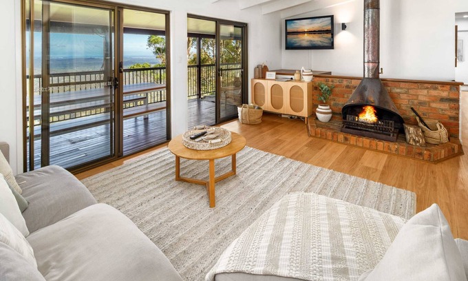 Montville House | Montville Retreat With Hinterland & Coastal Views