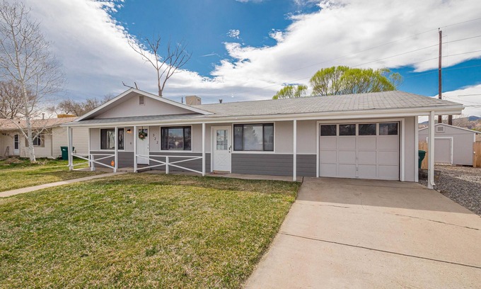 Fruita House | Monument Orchard: Includes Patio & BBQ Grill!