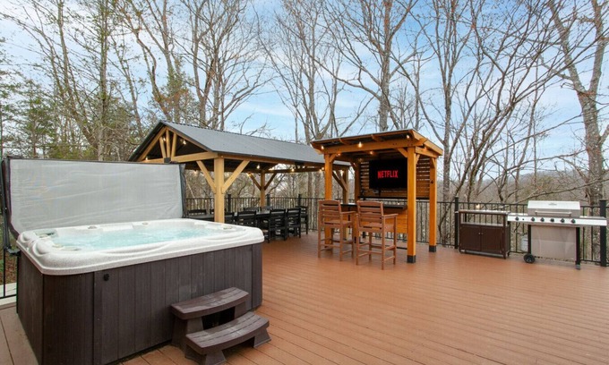 Gatlinburg House | Moody Mountain Lodge: MTN Views, Hot Tub, GameRoom