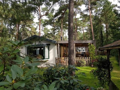 Doornspijk Apartment | Mooi chalet met grote tuin op een 4 sterren park.