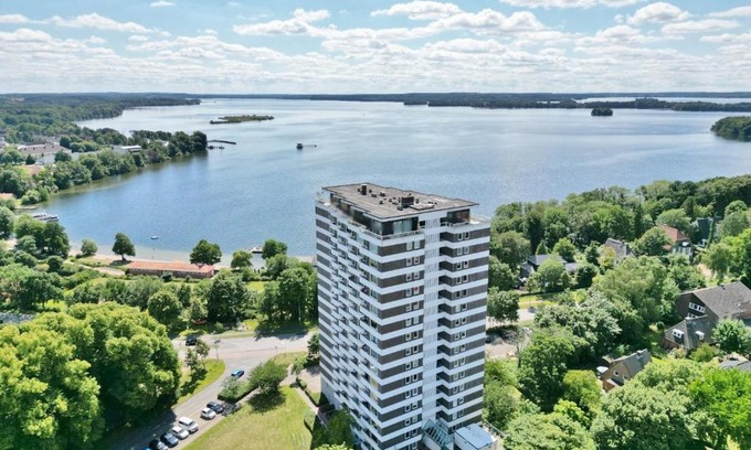Ploen Apartment | MOOI: Fantastisches Apartment mit Seeblick und Stil, Netflix