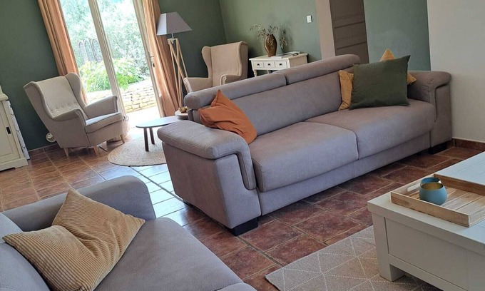 Bonnieux Villa | Mooie Gerenoveerde Villa met Zwembad, Tussen Olijfbomen met Prachtige Uitzichten
