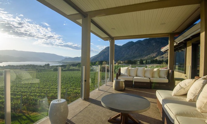 Okanagan-Similkameen House | Moon Curser Vineyards lake/vineyard view 3-bedroom suite-The Hideout Guest House