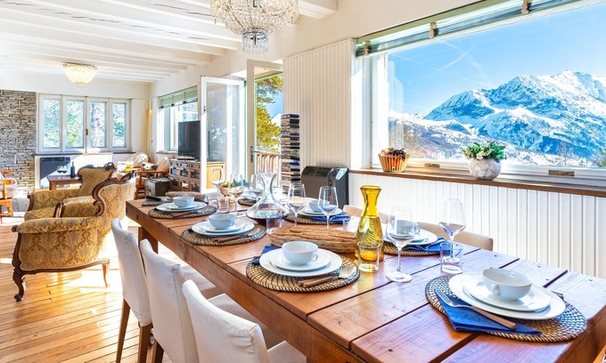 Cesana Torinese Ski Chalet | Moon Mountains Chalet/private SPA upon request/direct access to ski slopes