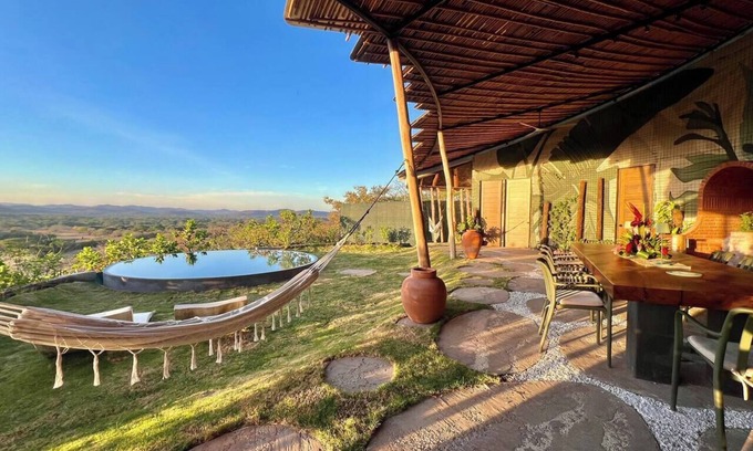 Matapalo Villa | Moon Shape Villa with 360-degree Mountain Views