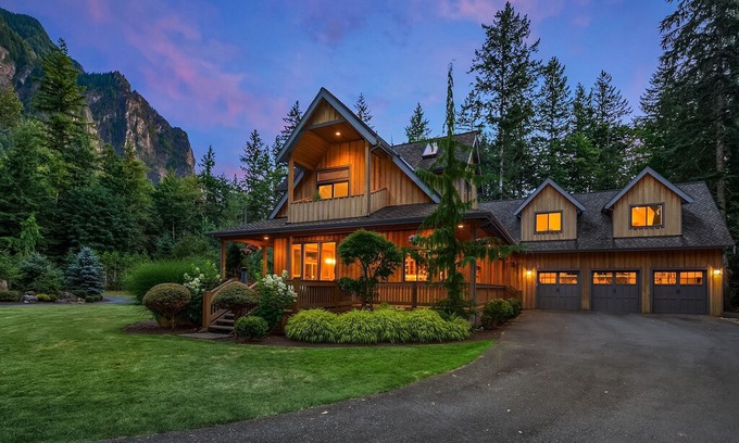North Bend House | Moon Valley Retreat in North Bend