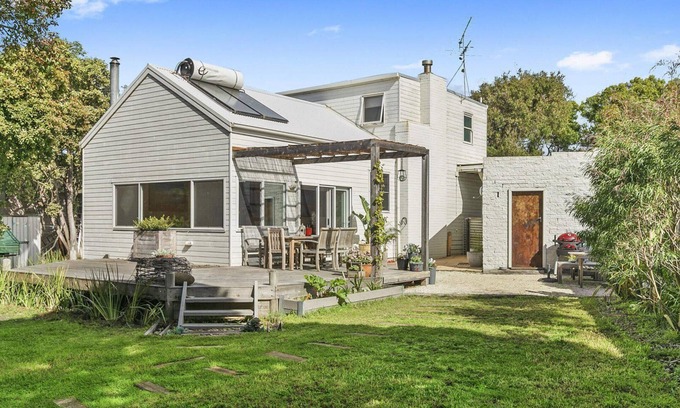 Surf Coast House | Moonah - Free Wifi and Pets Allowed on request
