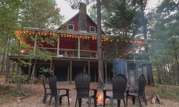 Broken Bow Cabin | Moondance Lodge: Beautiful Cabin Surrounded by Towering Pines w/Huge Deck!