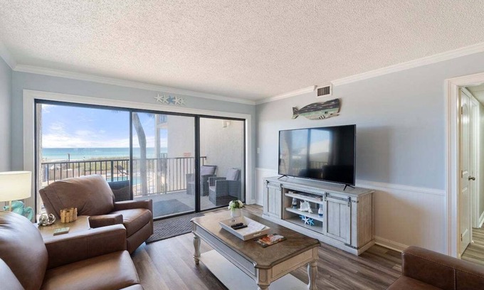 Panama City Beach Condo | Moondrifter 205 - Sleeps 6 - Free Beach Chairs!