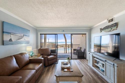 Panama City Beach Apartment | Moondrifter 205 - Sand-Side Oasis - Sleeps 6