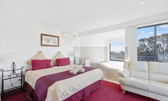 Newhaven Apartment | Moonlight Bay - Apt 2