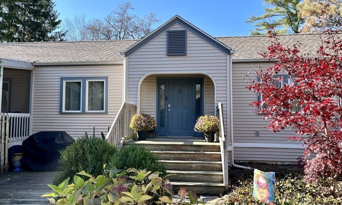 Union Pier Apartment | Moonlight Beach Bungalow 2 blocks to Lake Michigan beach!