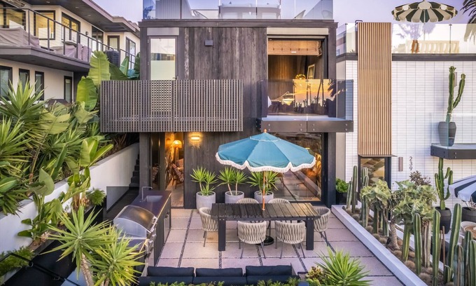 Encinitas House | Moonlight Beach Luxury Home