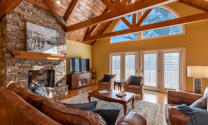 Sugar Grove House | Moonlight Manor - Views, Hot Tub, Privacy!