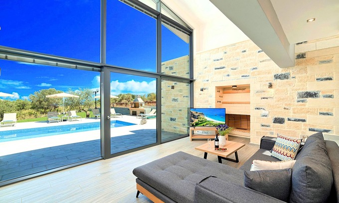 Mathes Villa | Moonlight Maxima Villa Heated Pool
