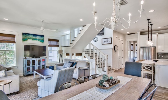 SeaNest Village House | Moonlight Mile- Dog Friendly- 4 Bikes!- Golf Cart!
