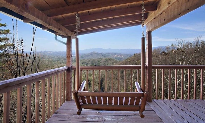 Gatlinburg - Pigeon Forge Cabin | Moonlight & Roses - Sleeps 2