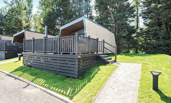 Great Billing Cottage | MOONLIT SKYLIGHT LODGE - BILLING AQUADROME in Billing Aquadrome Holiday Park