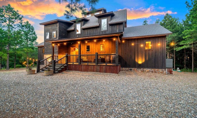 Broken Bow Cabin | Moonshine Mountain · Game Room: Skeeball + Air Hockey | Sleeps 25!