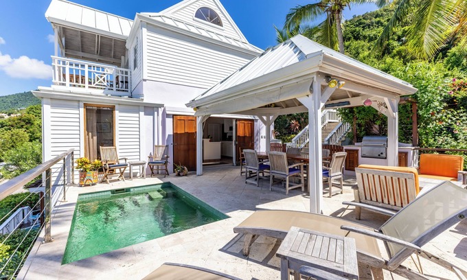 West End Villa | MOONSTONE VILLA 3bed villa and dip pool, just a hop skip and a jump from beach!