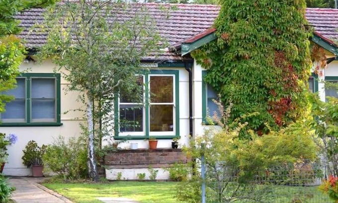 Katoomba House | Moonya, the writer's retreat, the 1950s vintage holiday home and house gallery