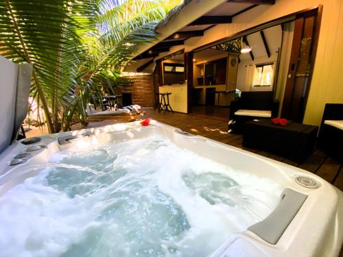 Pihaena House | MOOREA - The SERENITY Creek spa
