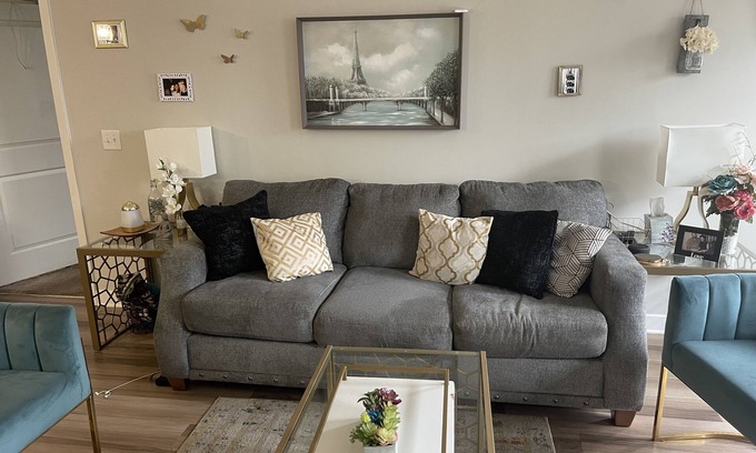 Mount Mourne Apartment | Mooresvill meets Hollywood by the lake