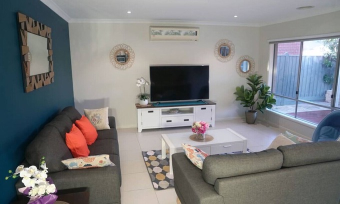 Williams Landing House | Moorhen Designer Decor Home with 8Beds at Williams Landing