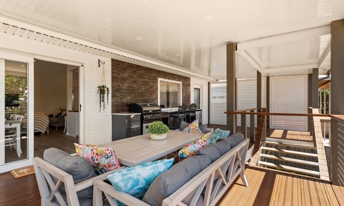 Nelson Bay House | Moorooba Crescent 5 - Entertainer's delight in Nelson Bay