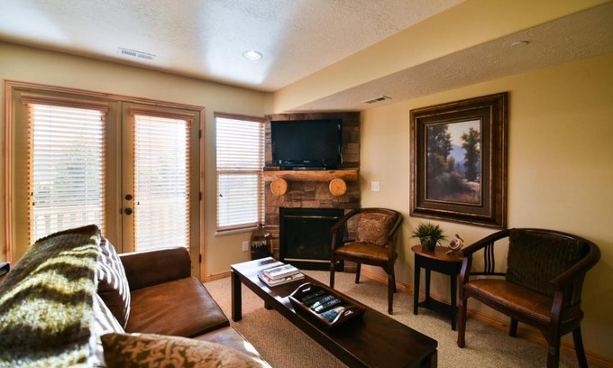 Eden Apartment | Moose Hollow Condo #1206