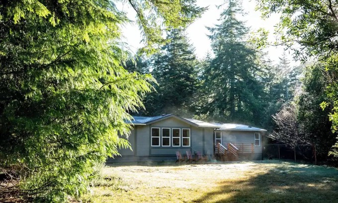 Bandon House | Moose's Manor at Bandon: Pet Friendly, 5 min to Bandon Dunes & Beach