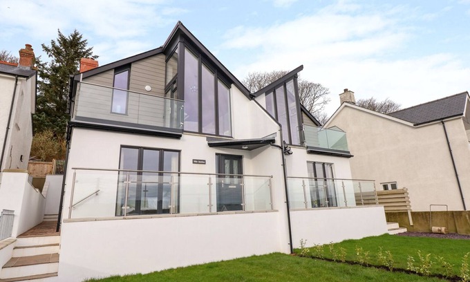 Goodwick Cottage | MOR AWELON, family friendly, luxury holiday cottage in Goodwick