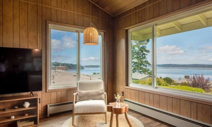Oak Harbor House | Morden Rustic 6B3B w/Water & Mountain View + BBQ