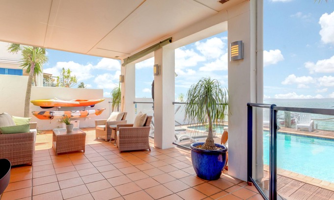 Cleveland Apartment | Moreton Bay Beach LodgeUnwind in indulge in discovery