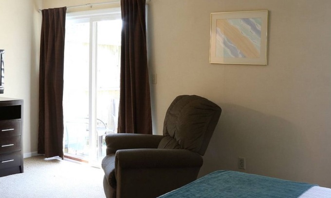 Cheat Lake House | Morgantown Cozy 2BR Townhouse for Weekend Getaway