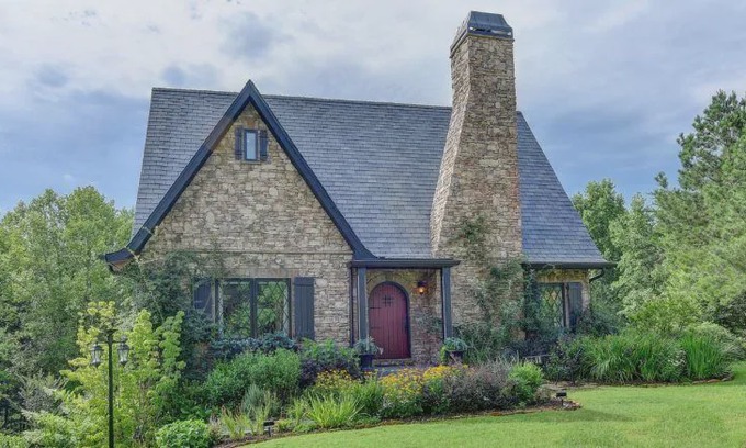 Dawsonville House | Morningside Cottage - Swanky European-style home near Dahlonega, GA