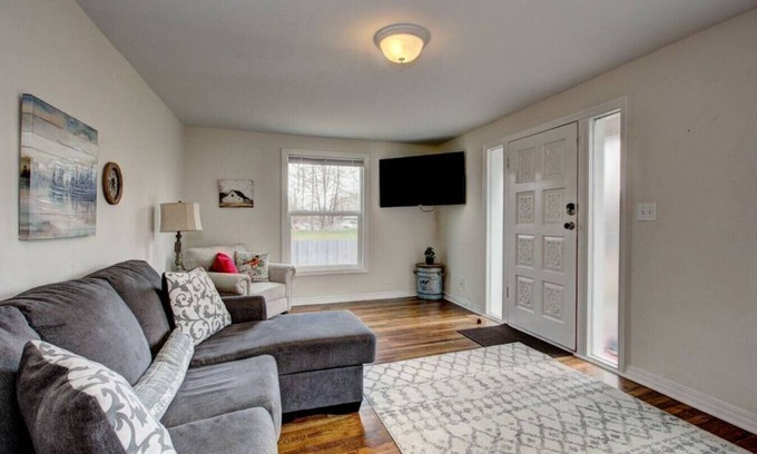Star House | Morningstar Cottage in Star, RV Parking, Pets Yard