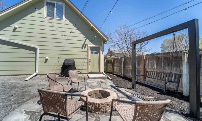 Morrison House | ‼️Morrison Getaway‼️ - 2BR House, BBQ , Free Parking