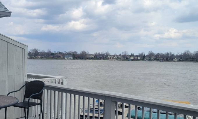 Noblesville Condo | Morse Lake Condo with boat slip for rent