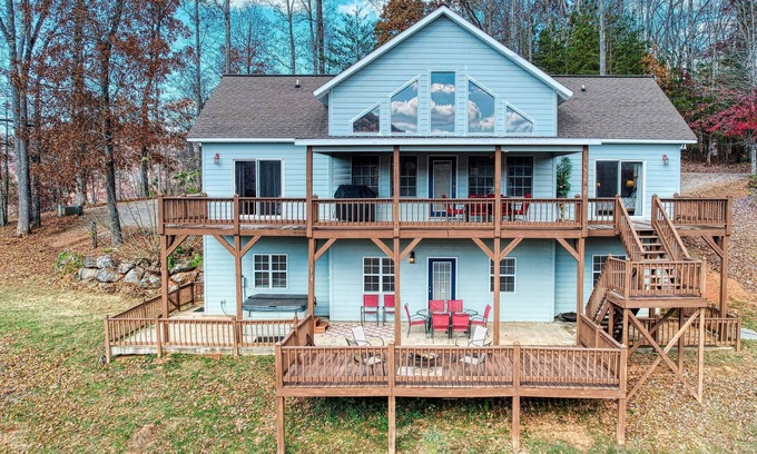 Hiawassee House | Mossy Oaks Lodge -Fireplace-Firepit