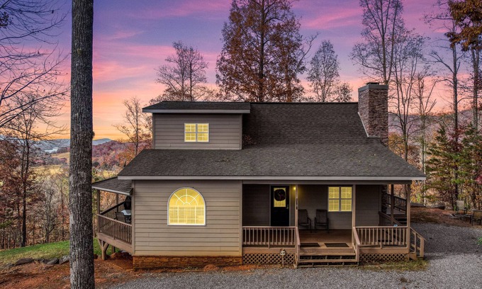 Hiawassee House | Mossy Oaks Manor-Fireplace- Pool Table